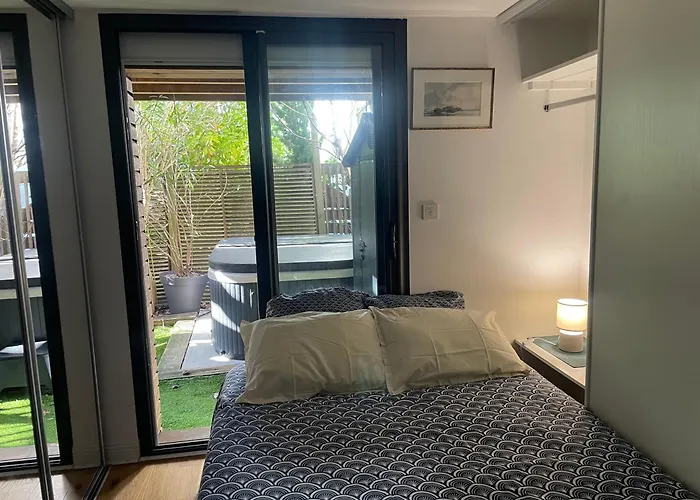 Hébergement de vacances Charmante Maison-chalet, Vélos Et Jacuzzi *